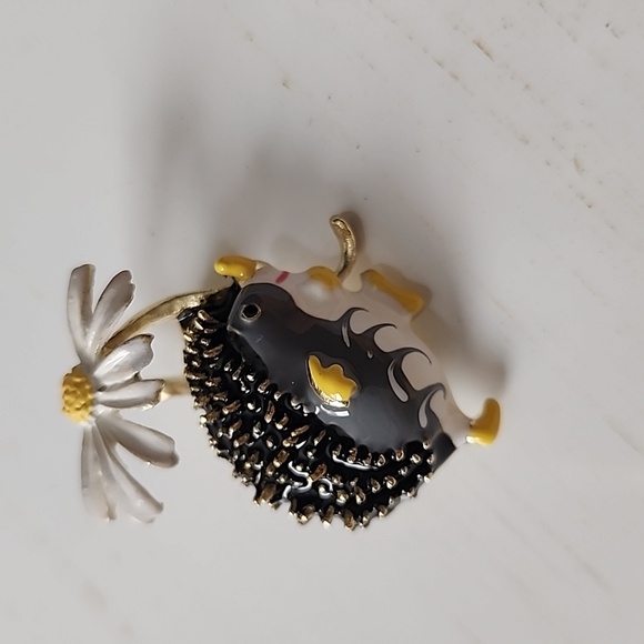 HEDGEHOG With Daisy Umbrella Brooch Grey  CUTENESS BRG - Picture 1 of 4